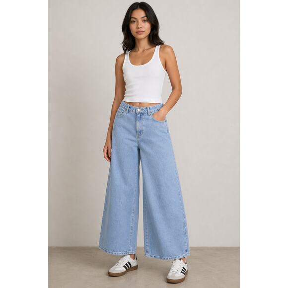 BDG Denim - Urban Outfitters BDG Heigh Wide Cropped Jeans size 27